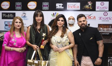 Deana Uppal Received Empowering Women’s Award By Designer Pooja Motwani