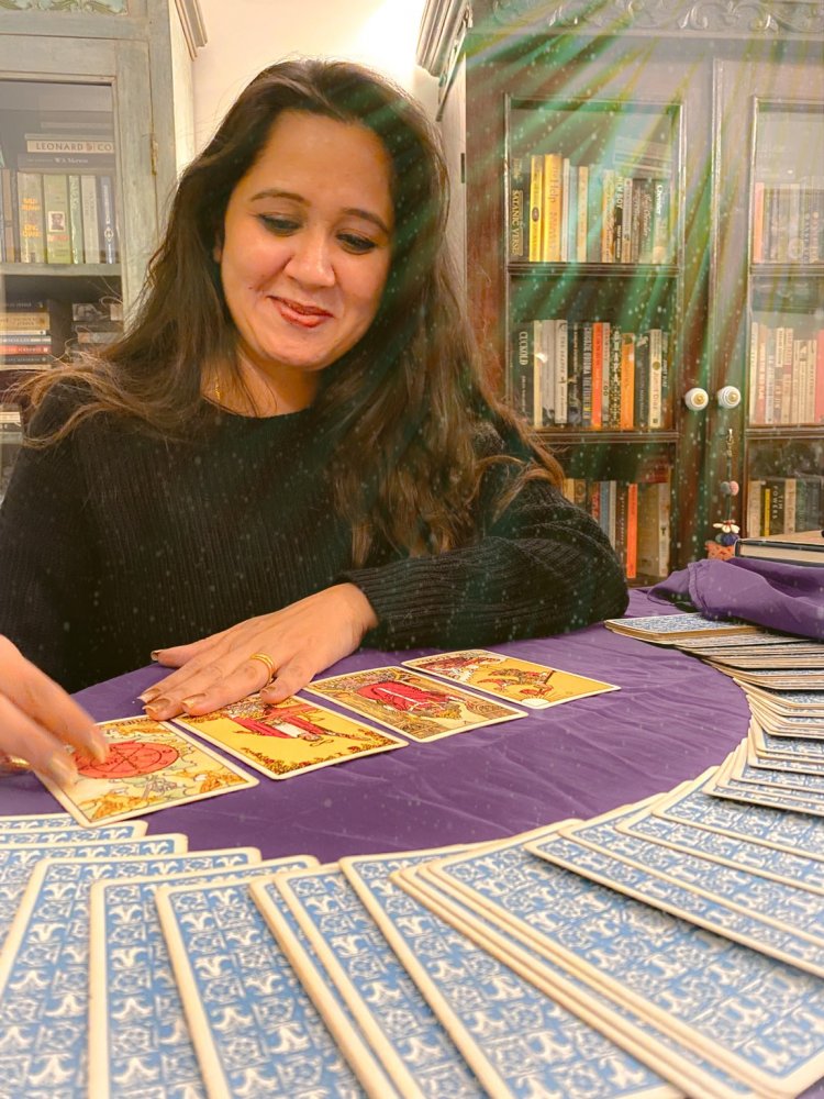 Charu Kumar - International Tarot Card Reader